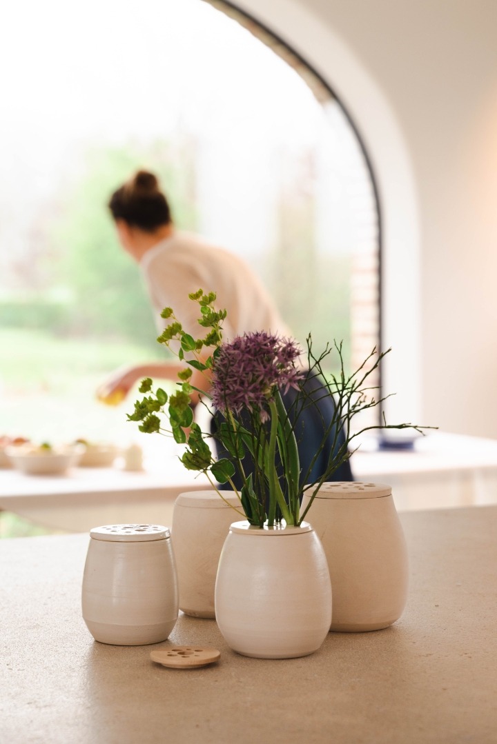 handgemaakte vaasje voor wildbloemen